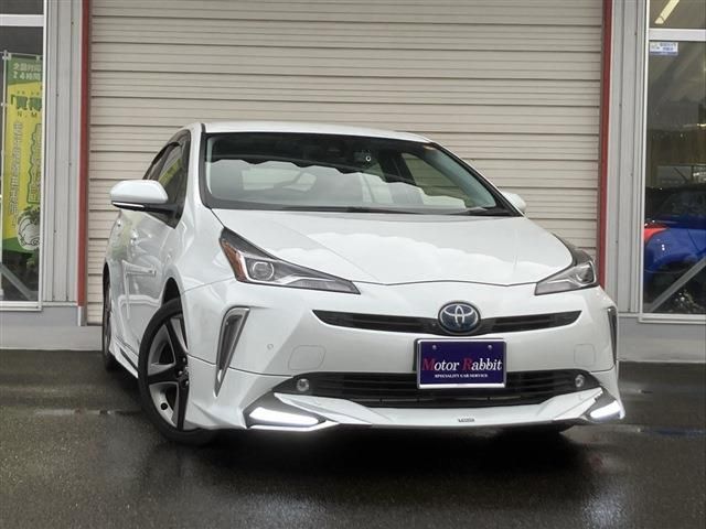 TOYOTA PRIUS 2021
