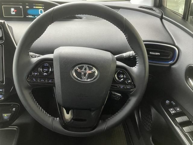 TOYOTA PRIUS 2021
