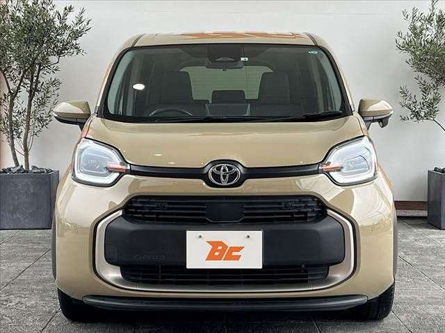 TOYOTA SIENTA HYBRID 2022