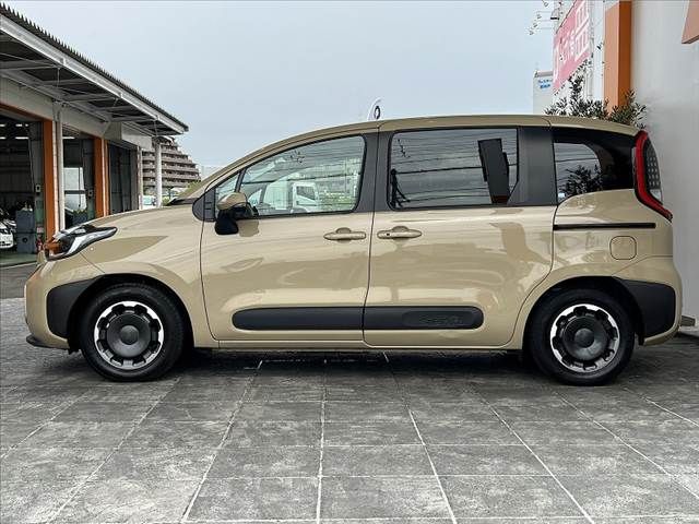 TOYOTA SIENTA HYBRID 2022