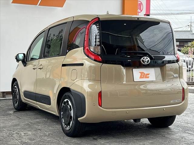TOYOTA SIENTA HYBRID 2022
