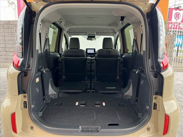 TOYOTA SIENTA HYBRID 2022