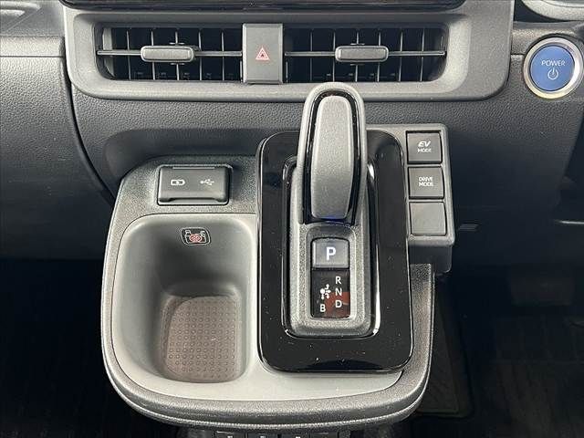 TOYOTA SIENTA HYBRID 2022