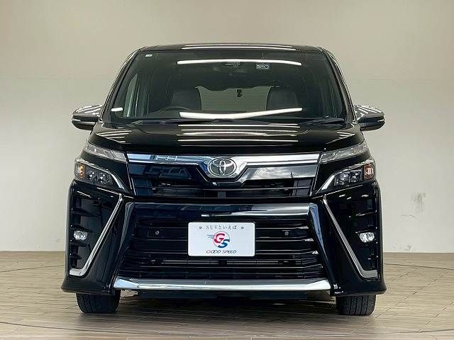 TOYOTA VOXY 2021