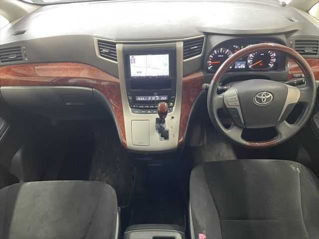 TOYOTA VELLFIRE 2010