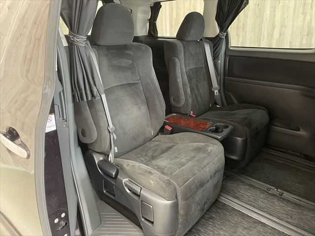TOYOTA VELLFIRE 2010