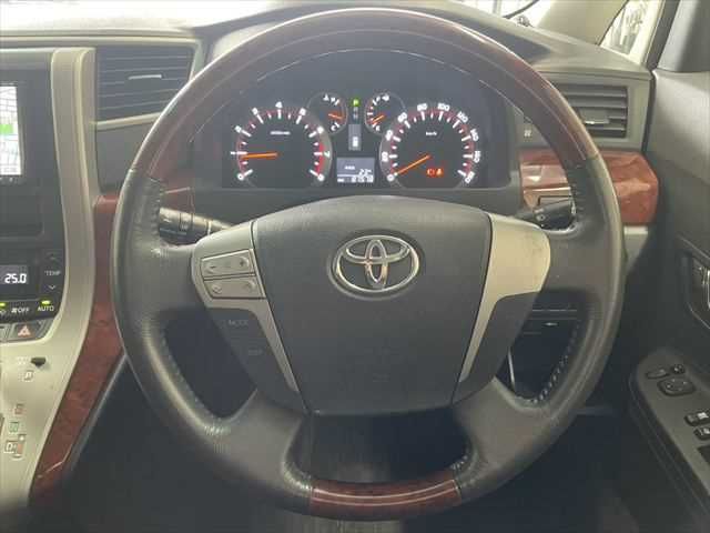 TOYOTA VELLFIRE 2010