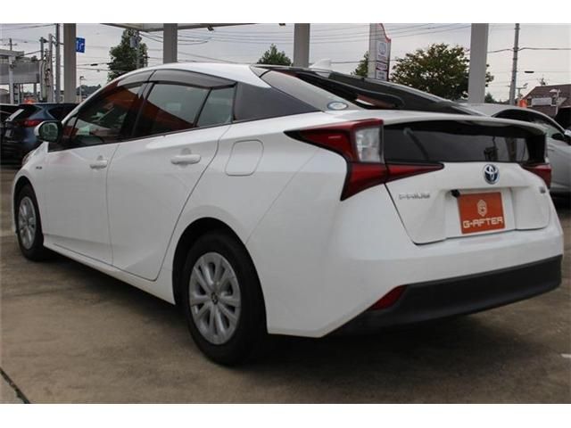 TOYOTA PRIUS 2019