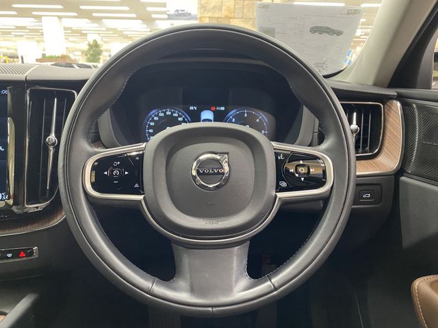 VOLVO VOLVO XC60 2019