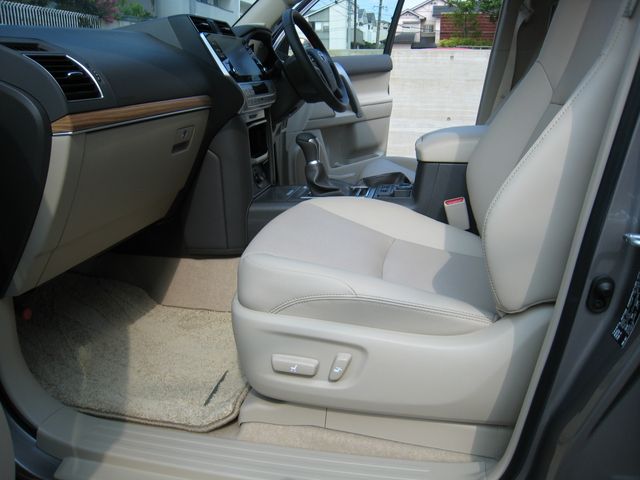 TOYOTA LANDCRUISER PRADO 2023