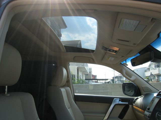 TOYOTA LANDCRUISER PRADO 2023