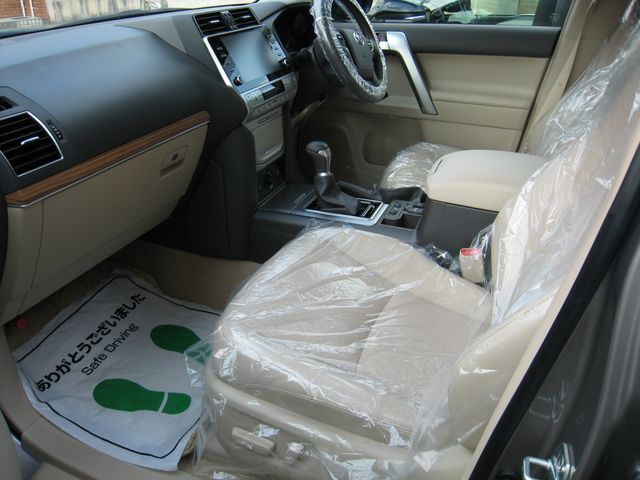 TOYOTA LANDCRUISER PRADO 2023