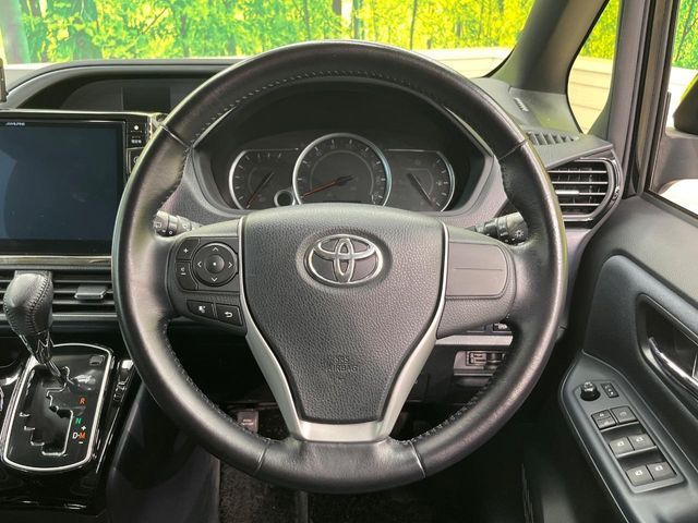 TOYOTA VOXY 2016