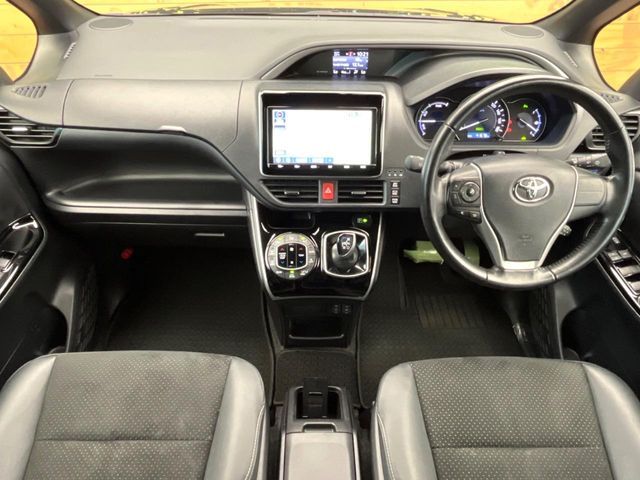 TOYOTA VOXY HYBRID 2021