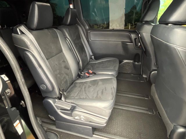 TOYOTA VOXY HYBRID 2021