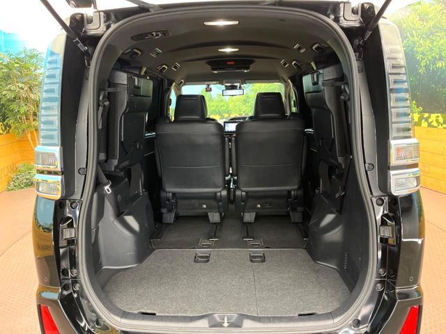 TOYOTA VOXY HYBRID 2021