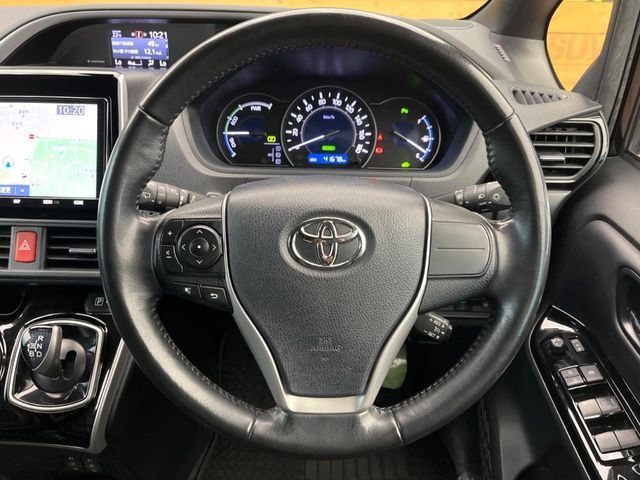 TOYOTA VOXY HYBRID 2021