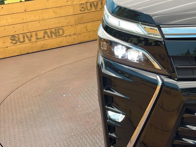 TOYOTA VOXY HYBRID 2021