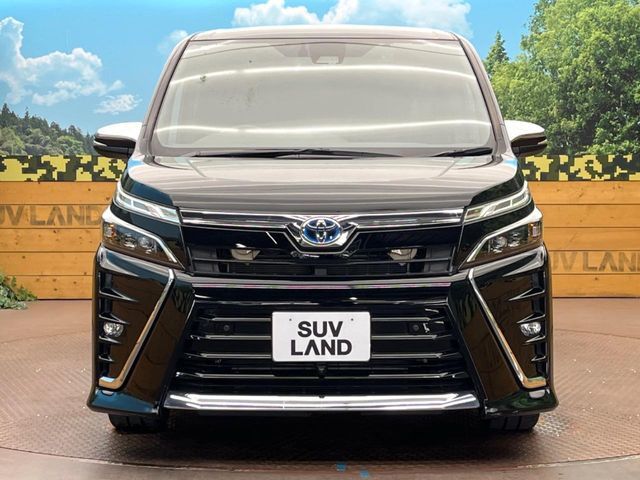 TOYOTA VOXY HYBRID 2021