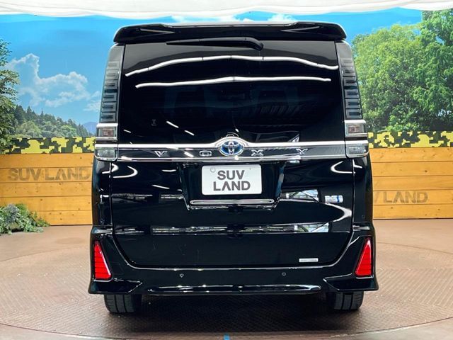 TOYOTA VOXY HYBRID 2021