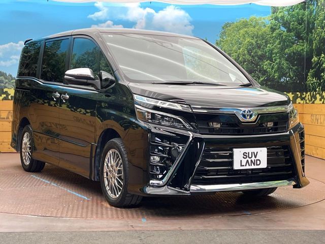 TOYOTA VOXY HYBRID 2021