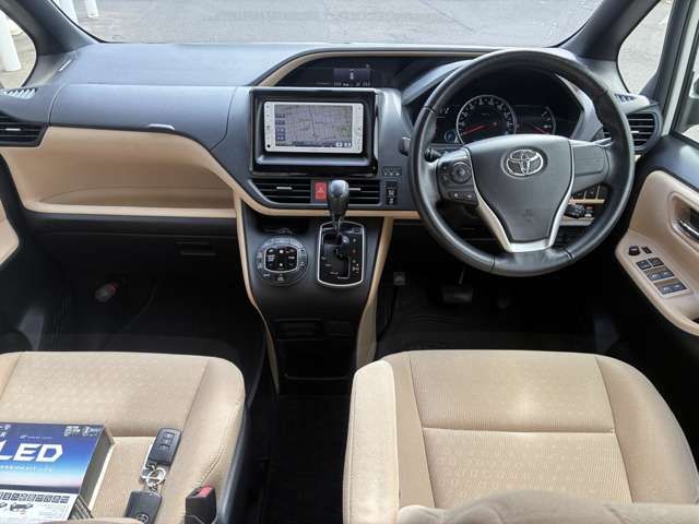 TOYOTA NOAH 4WD 2014