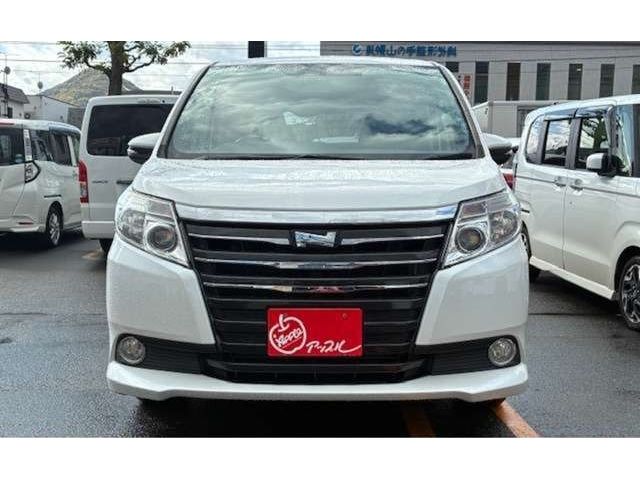 TOYOTA NOAH 4WD 2014