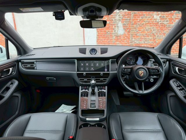 PORSCHE PORSCHE Macan 2024