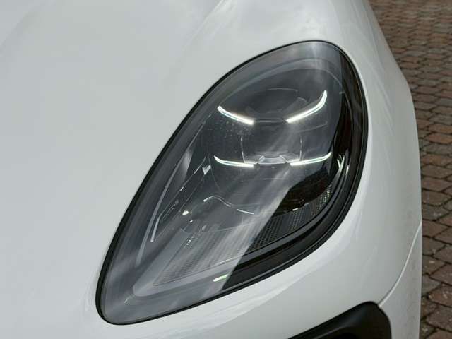 PORSCHE PORSCHE Macan 2024