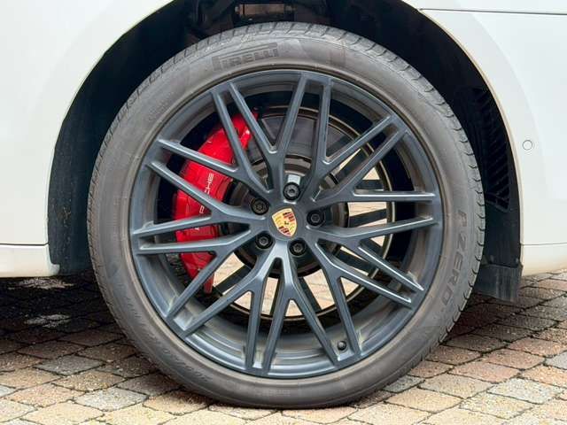 PORSCHE PORSCHE Macan 2024