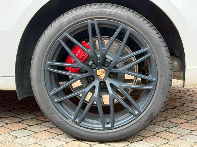 PORSCHE PORSCHE Macan 2024