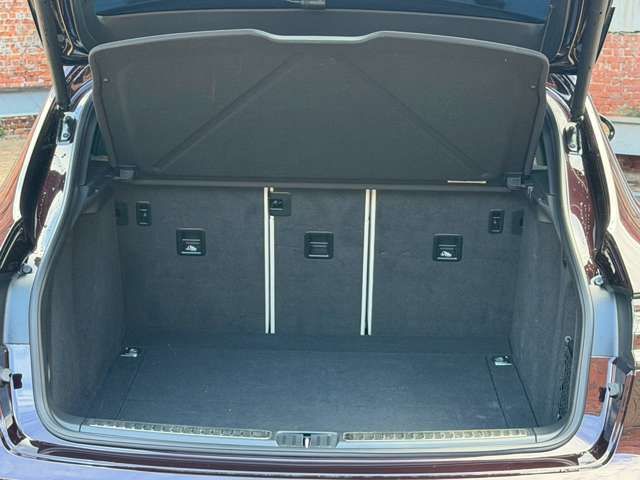 PORSCHE PORSCHE Macan 2023