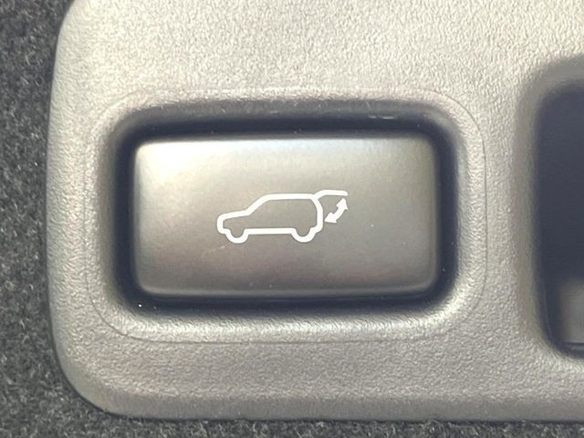 TOYOTA HARRIER 2WD 2017