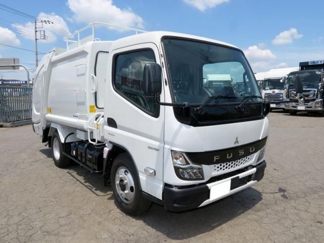 MITSUBISHI CANTER 2025