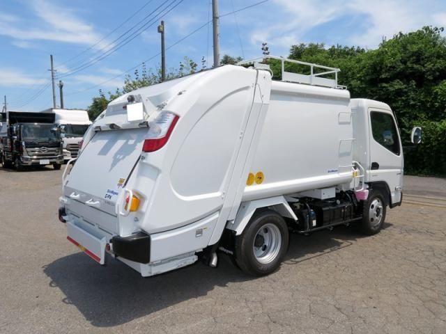 MITSUBISHI CANTER 2025