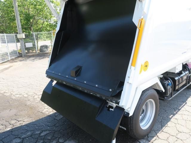 MITSUBISHI CANTER 2025