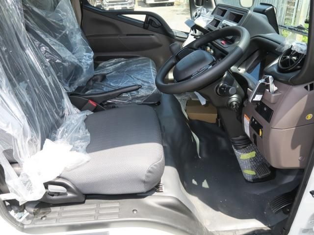 MITSUBISHI CANTER 2025