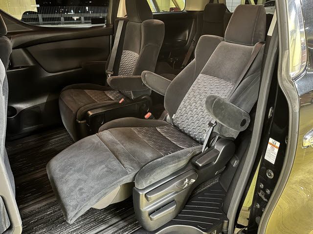 TOYOTA VELLFIRE 2015