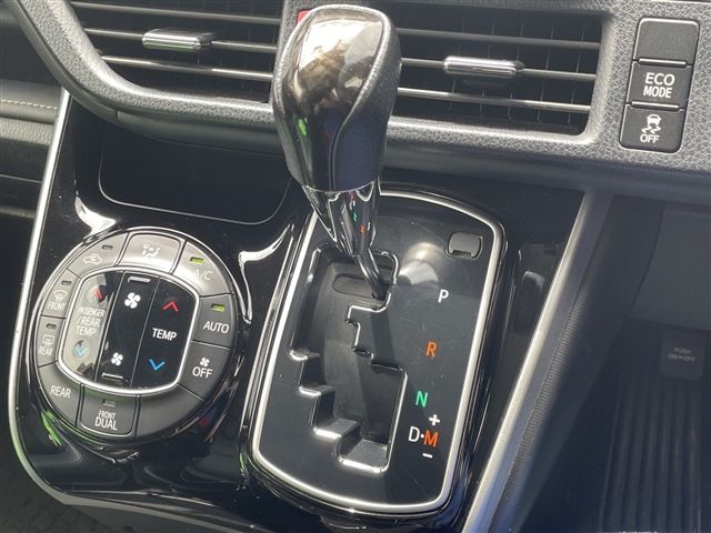 TOYOTA ESQUIRE 4WD 2014