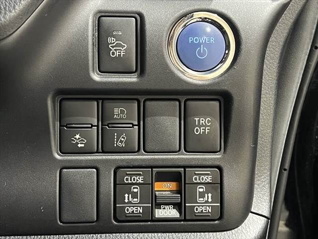 TOYOTA NOAH HYBRID 2018