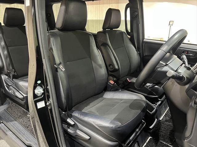 TOYOTA NOAH HYBRID 2018