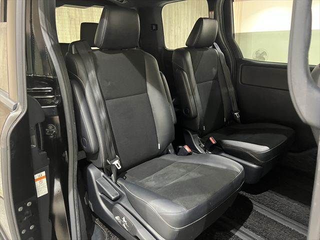 TOYOTA NOAH HYBRID 2018