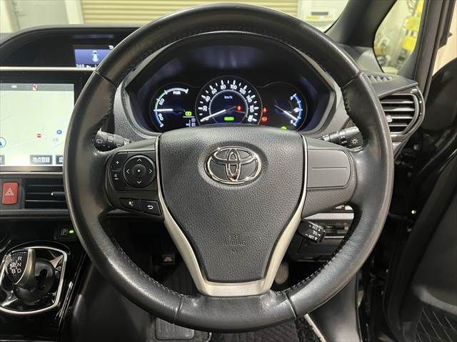 TOYOTA NOAH HYBRID 2018