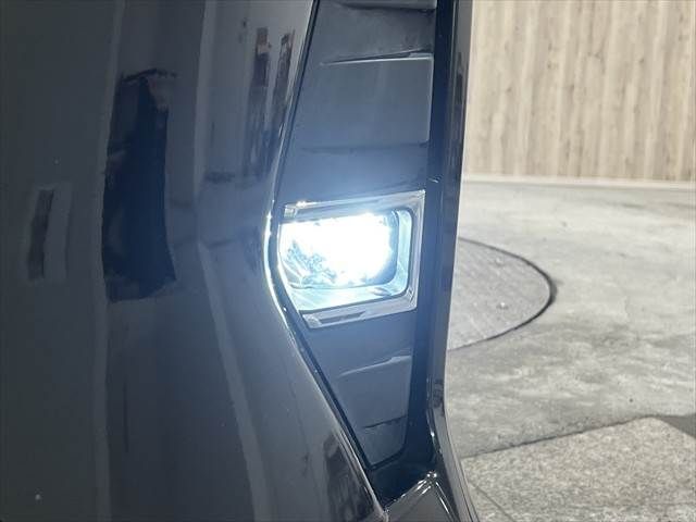 TOYOTA NOAH HYBRID 2018