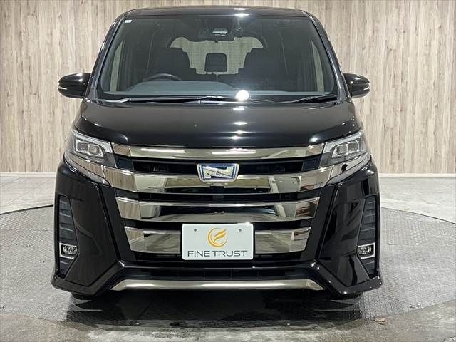 TOYOTA NOAH HYBRID 2018