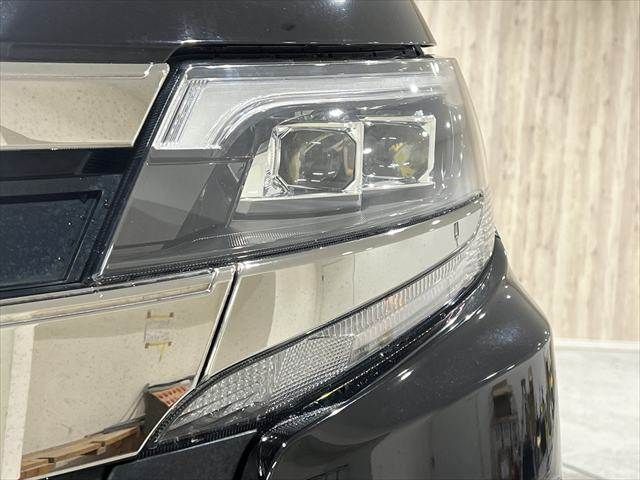 TOYOTA NOAH HYBRID 2018