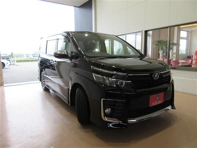 TOYOTA VOXY 2014