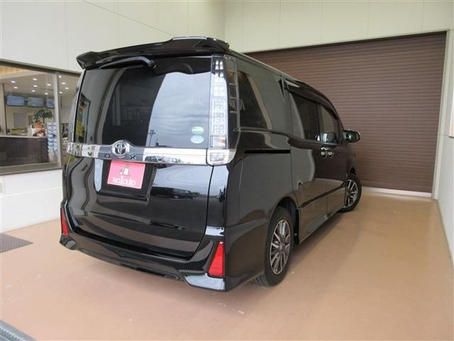 TOYOTA VOXY 2014