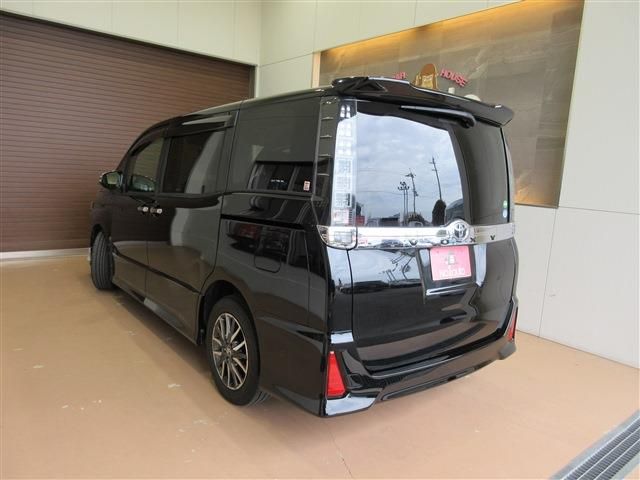 TOYOTA VOXY 2014