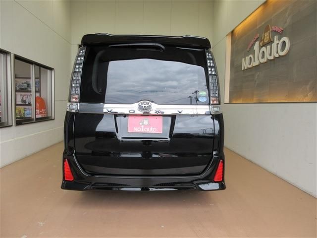 TOYOTA VOXY 2014